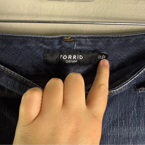 Torrid Denim Jegging Bermuda Shorts 22 10515905 - Picture 5 of 12